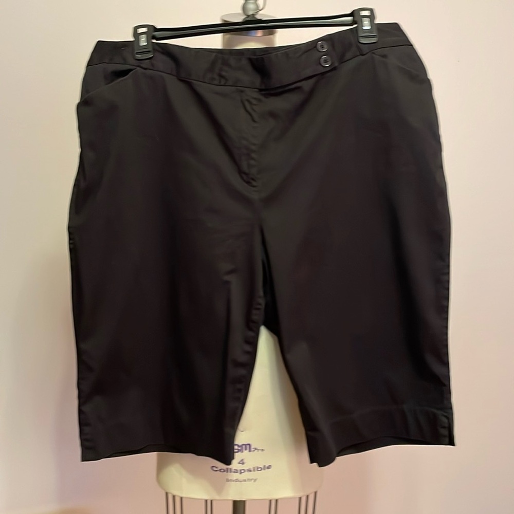 Women’s Black Shorts Van Heusen Sz 18